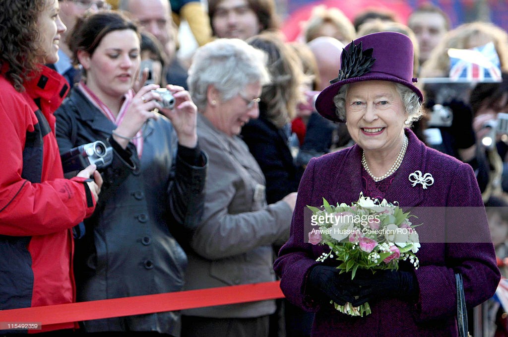  Queen Elizabeth ll meets the public during a visit to Milton Keynes on November 29, 2007 in Milton Keynes, England.    (Photo by Pool/Anwar Hussein Collection/WireImage) *** Local Caption *** 28 DAY UK RESTRICTION